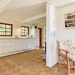 Charming Renovated Дом отдыха